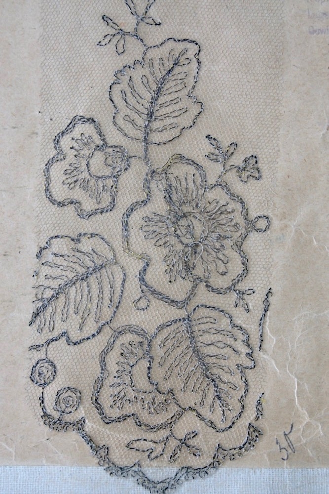 buch, alt, antik, musterbuch, spitzen, spitzenmuster, embroidery, sample, book, old, antique, ancient, antiquariat, bücher, antiquität Antikes Buch mit Spitzenmustern