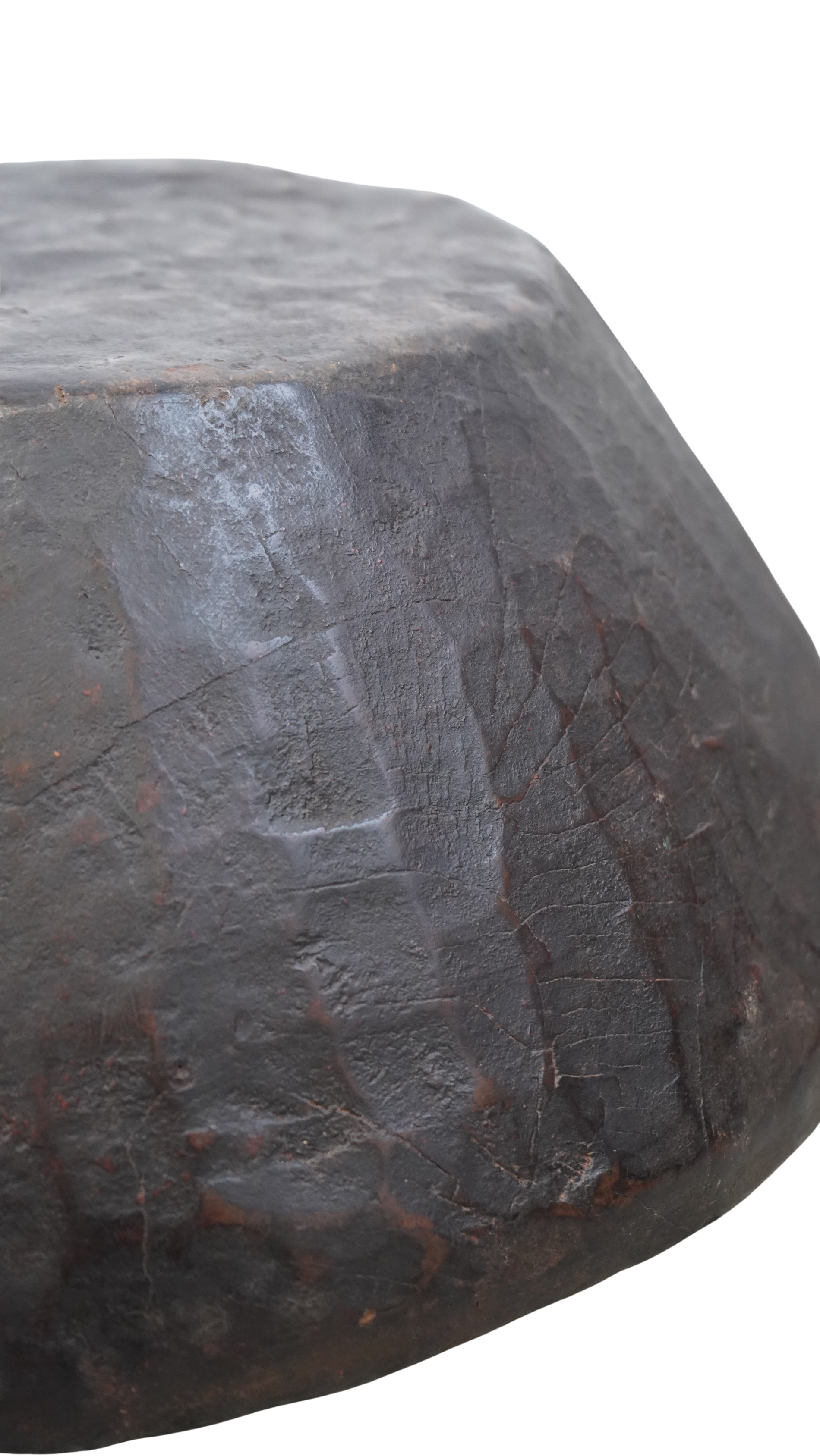 UMBRA – Monumentale Holzschale mit tiefdunkler Patina und archaischem Charakter