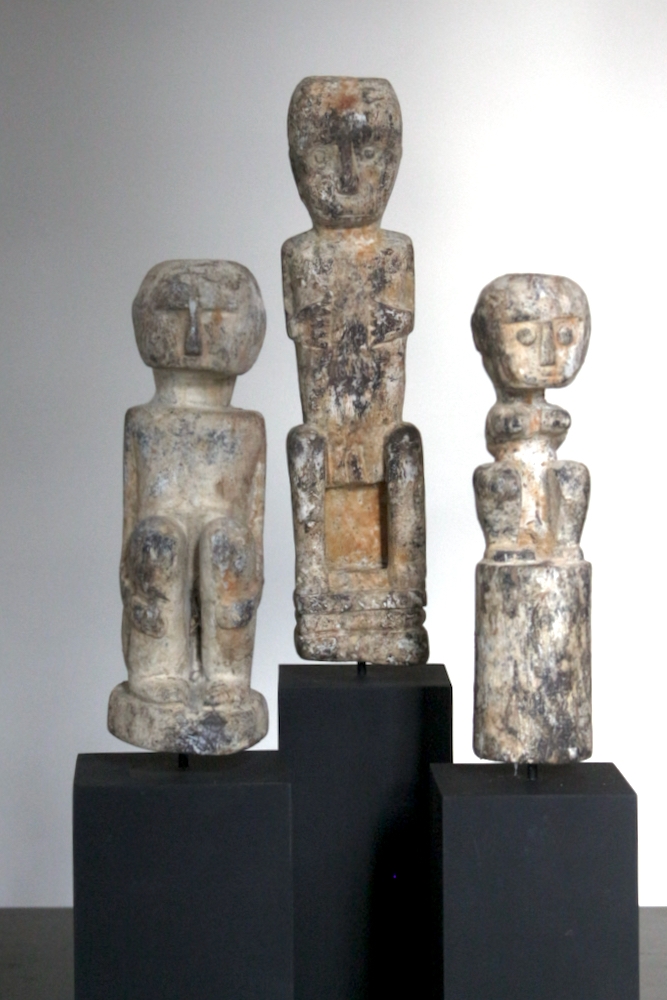 Tribal art timor, holzfigur auf Sockel timor, stammeskunst holz timor, Holzskulptur handgeschnitzt auf Sockel, primitive Kunst timor, primitive art timor, wooden figur on stand timor, kleine statue aus holz Asien, wooden stature tribal art Tribal Art Statue