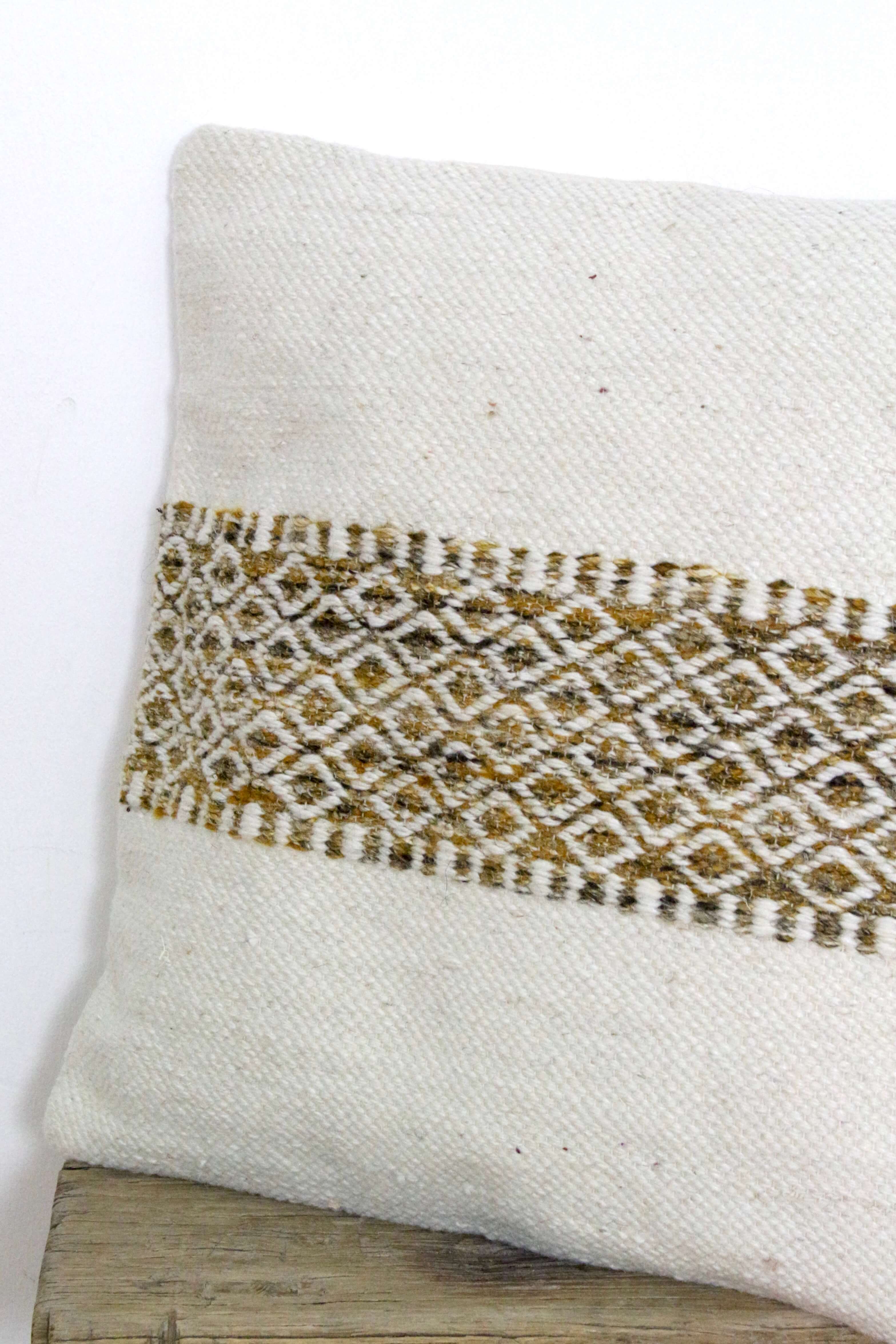 Wollkissen beige mit Muster 50x50 Wollkissen beige mit Muster 50x50