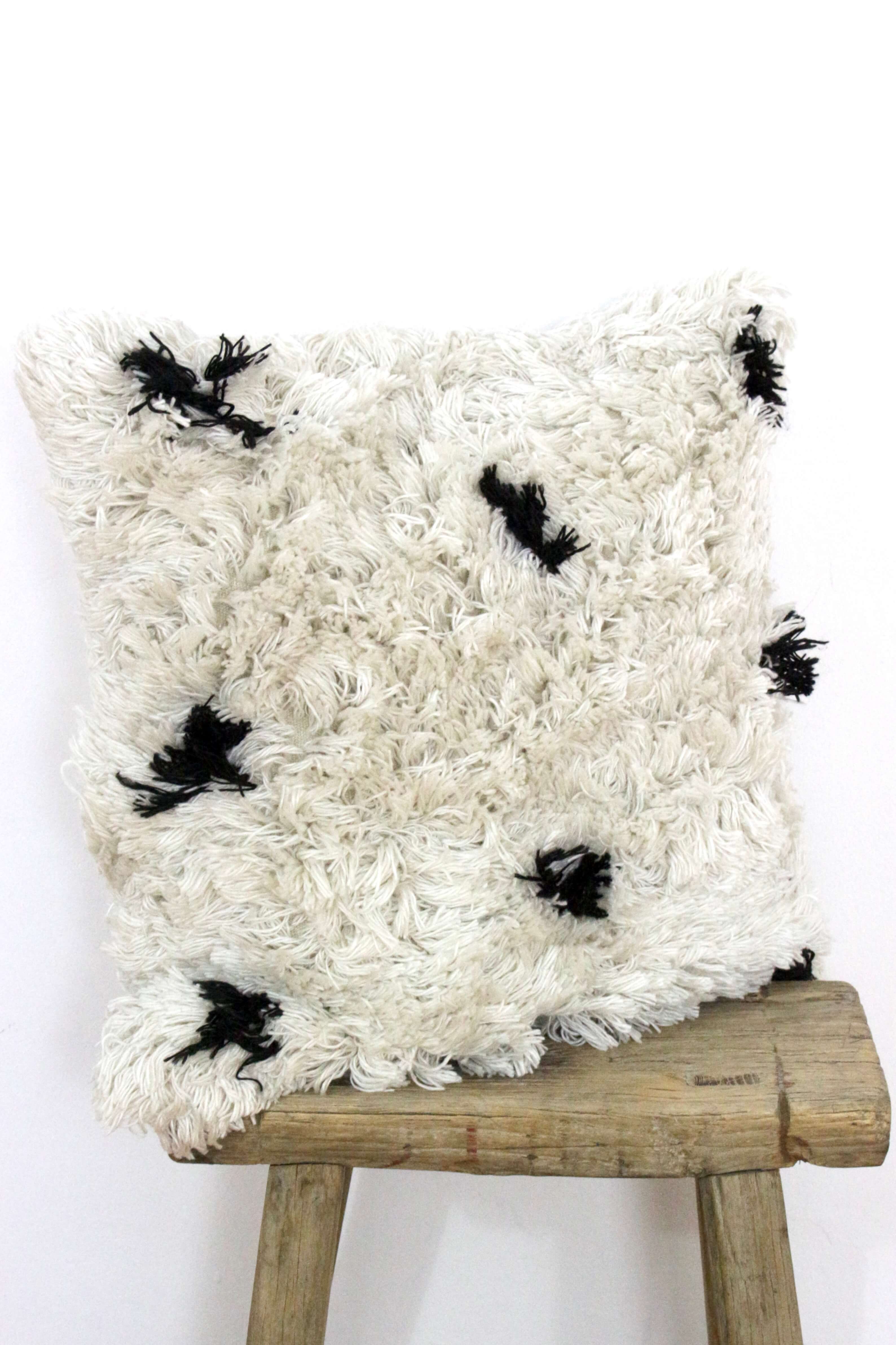 Kissen creme mit schwarzen Punkten, 50x50 Kissen creme mit schwarzen Punkten, 50x50