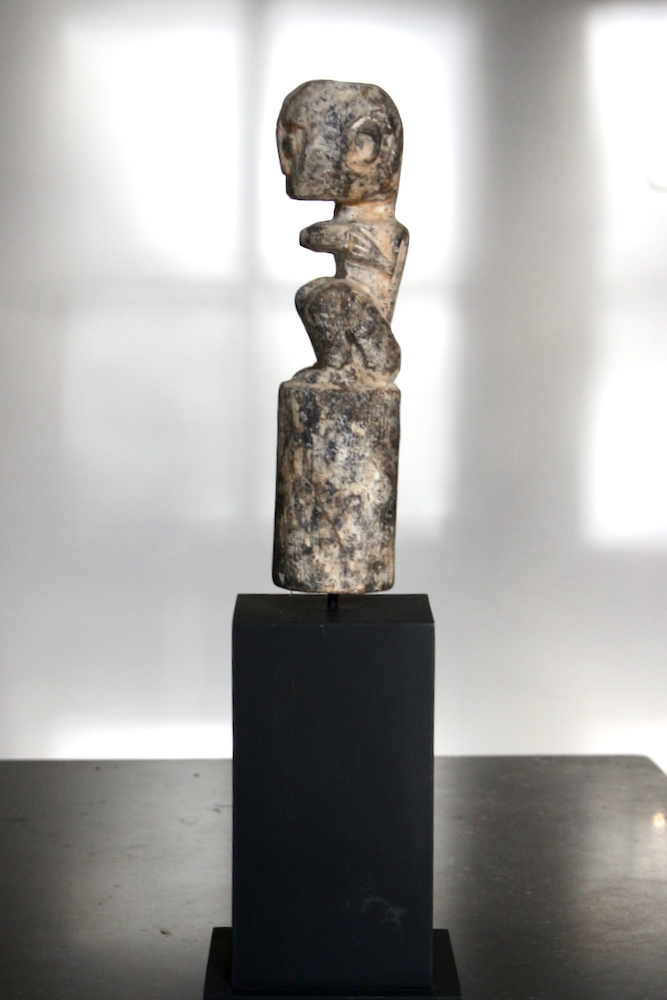 Tribal art timor, holzfigur auf Sockel timor, stammeskunst holz timor, Holzskulptur handgeschnitzt auf Sockel, primitive Kunst timor, primitive art timor, wooden figur on stand timor, kleine statue aus holz Asien, wooden stature tribal art Tribal Art Statue