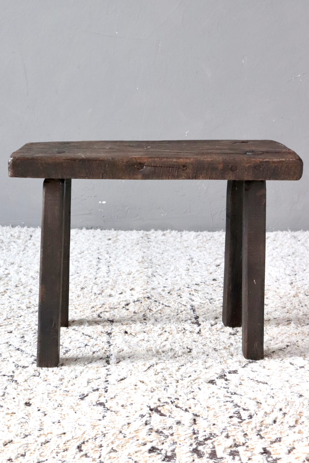 Alter Holzhocker dunkelbraun Alter Holzhocker dunkelbraun