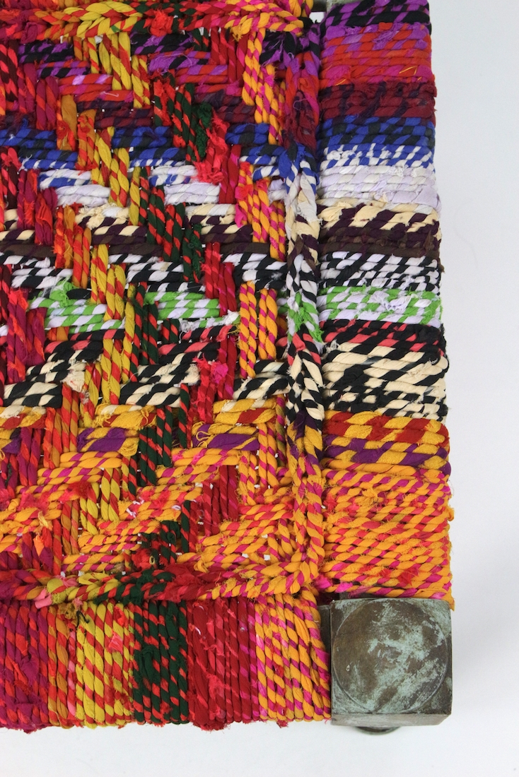 Bunter Hocker mit Stoff Geflecht Bunter Hocker mit Stoff Geflecht