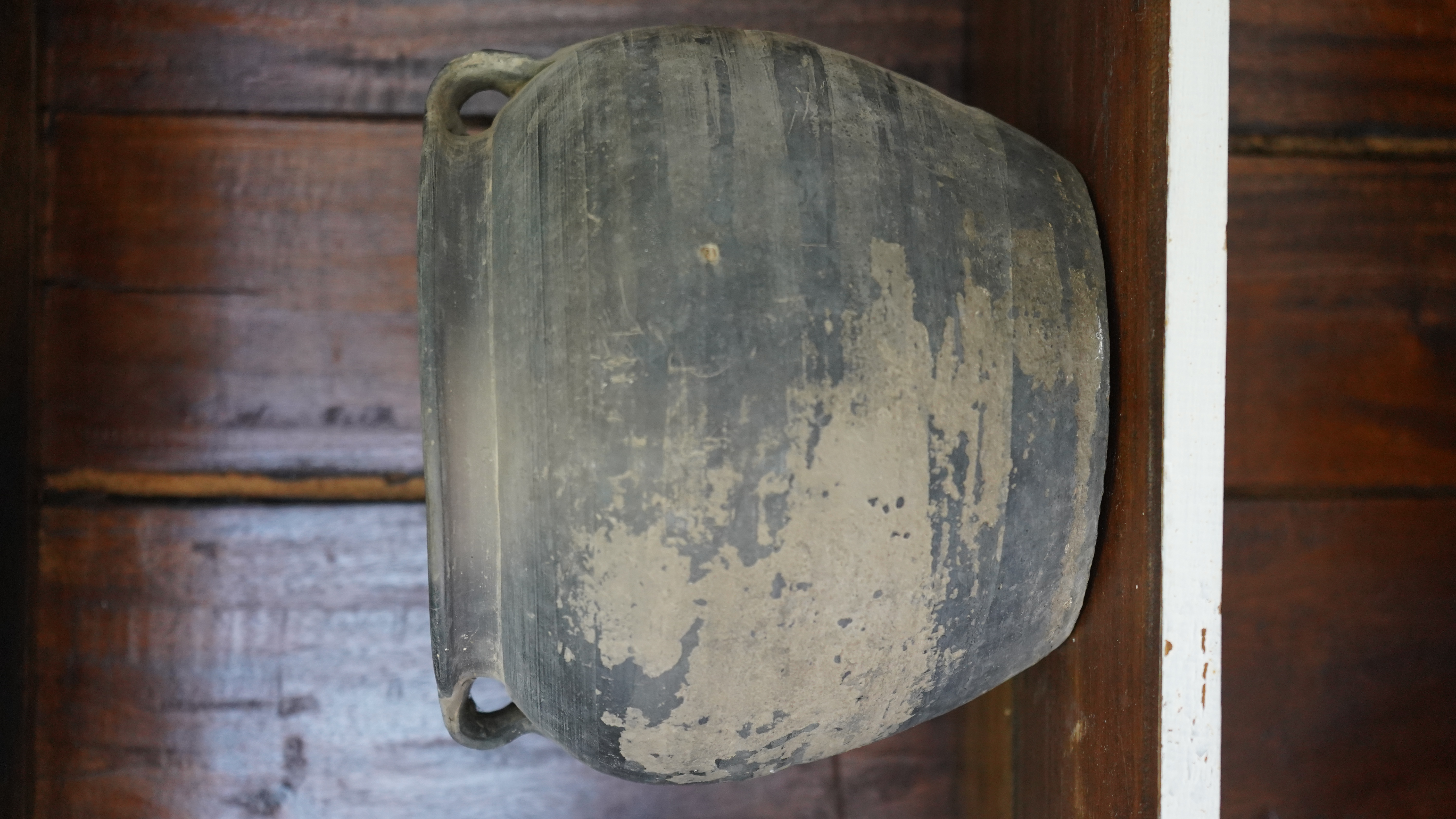 rustikaler Tontopf China antik grau