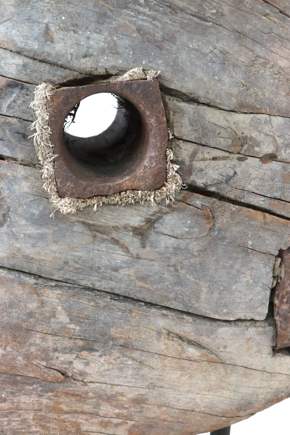 Holzrad antik auf Ständer Holzrad antik auf Ständer