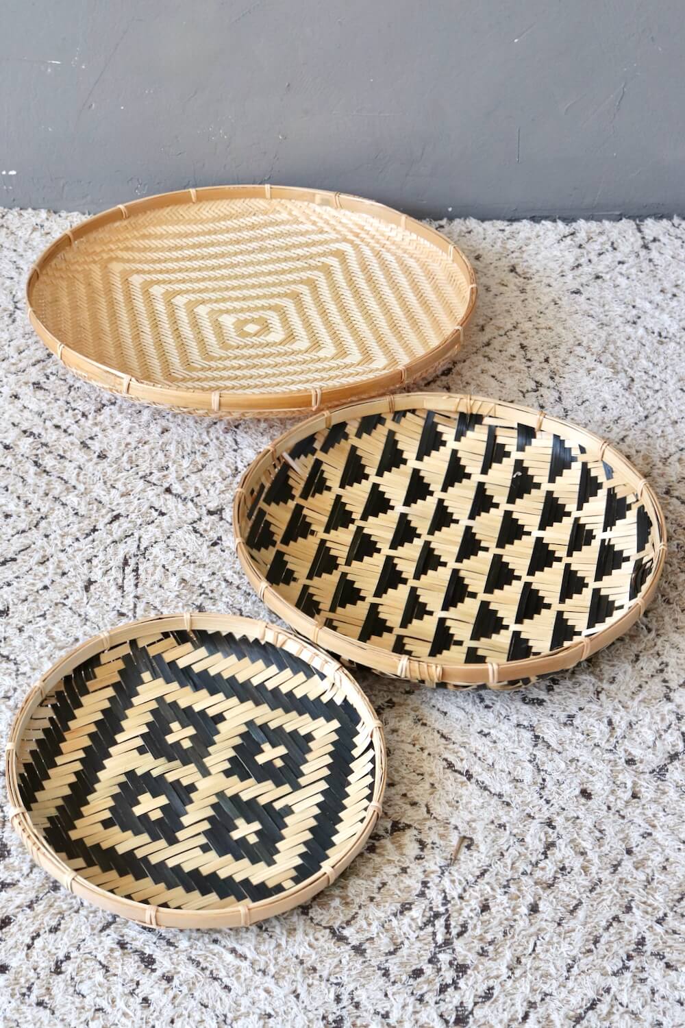 Flat bamboo bowl with black pattern ø 30 cm Flat bamboo bowl with black pattern ø 30 cm