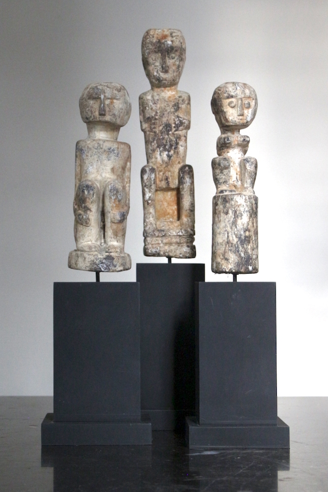 Tribal art timor, holzfigur auf Sockel timor, stammeskunst holz timor, Holzskulptur handgeschnitzt auf Sockel, primitive Kunst timor, primitive art timor, wooden figur on stand timor, kleine statue aus holz Asien, wooden stature tribal art Tribal Art Statue