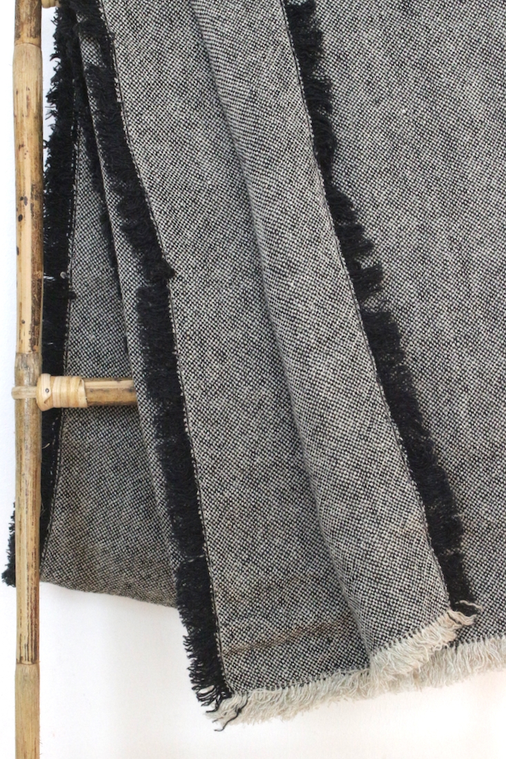 Leinendecke schwarz meliert mit Fransen, 135x200 Leinendecke schwarz meliert mit Fransen, 135x200