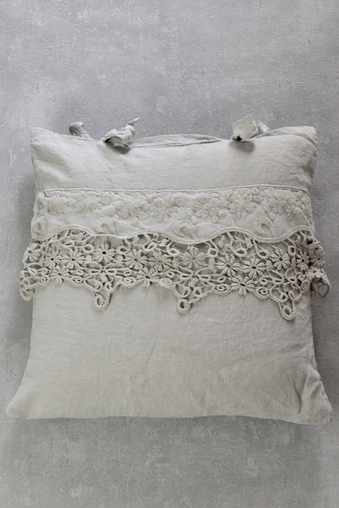 linen, cushion, laces, emroidery, grey, france, french, romantique, shabby chic, leinen, kissen, grau, spitzen, stickereien, romantisch, amandine de brevelay, rachel ashwell Leinenkissen mit Spitze, hellgrau, 40x40