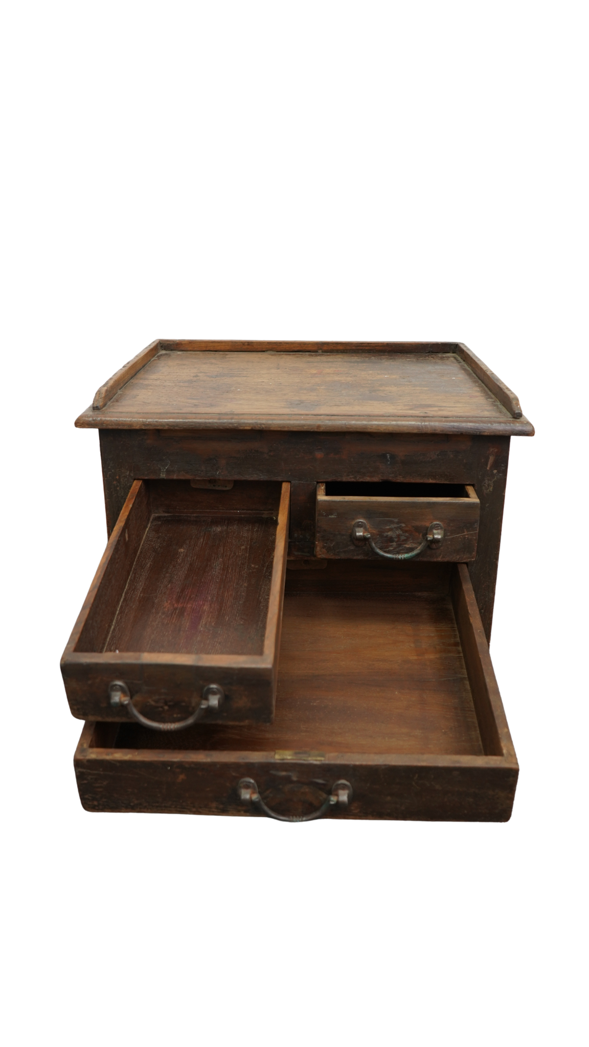 Antike Massivholz-Kommode mit Schubladen und Tablettaufsatz – Vintage