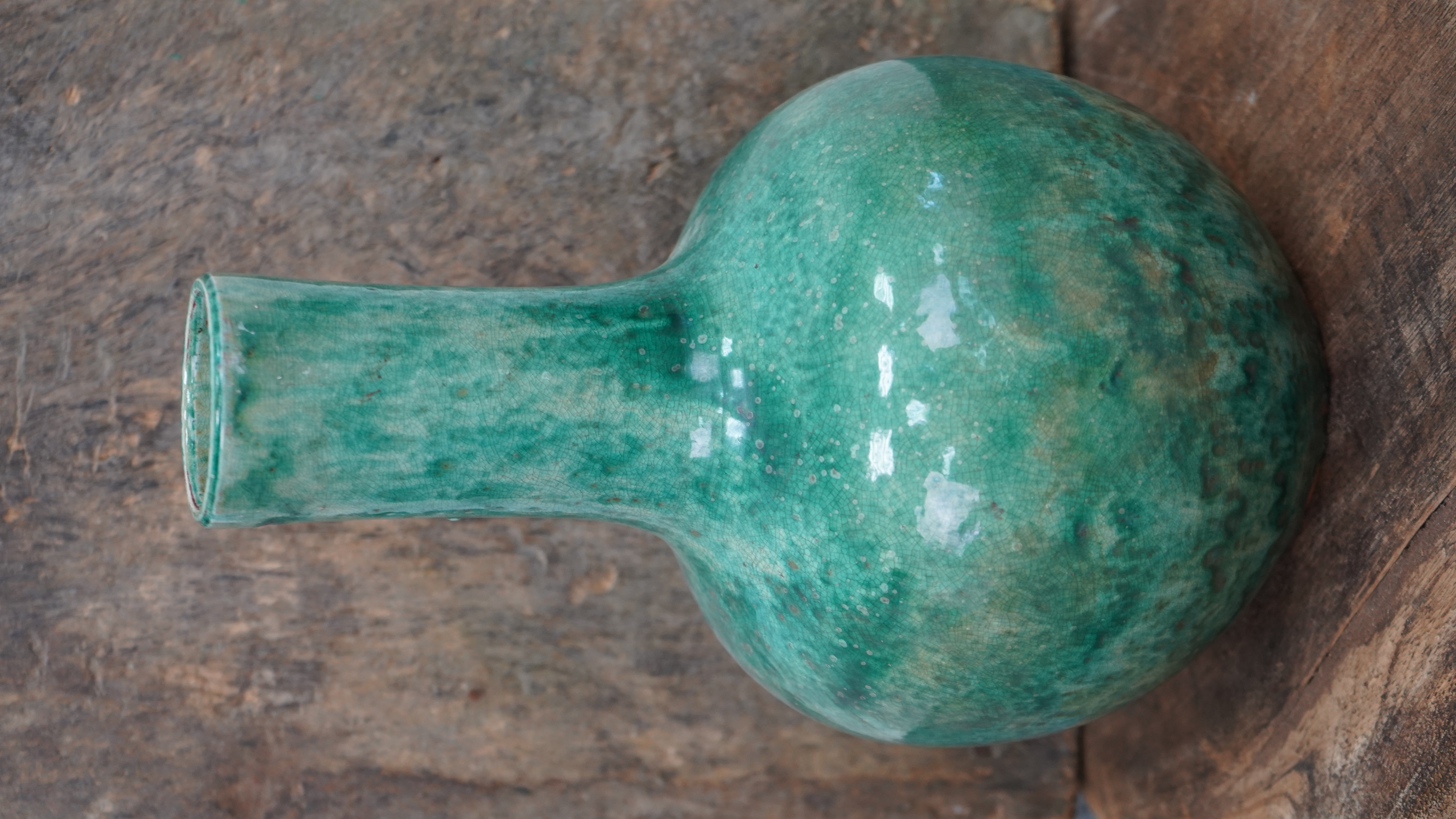 runde Porzellanvase mit Glasur türkisblau