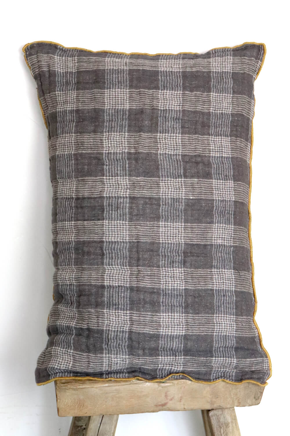 Linen cushion grey chequered, 60x40