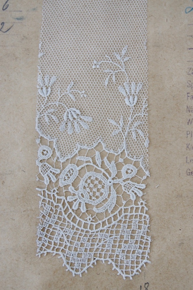 buch, alt, antik, musterbuch, spitzen, spitzenmuster, embroidery, sample, book, old, antique, ancient, antiquariat, bücher, antiquität Antikes Buch mit Spitzenmustern
