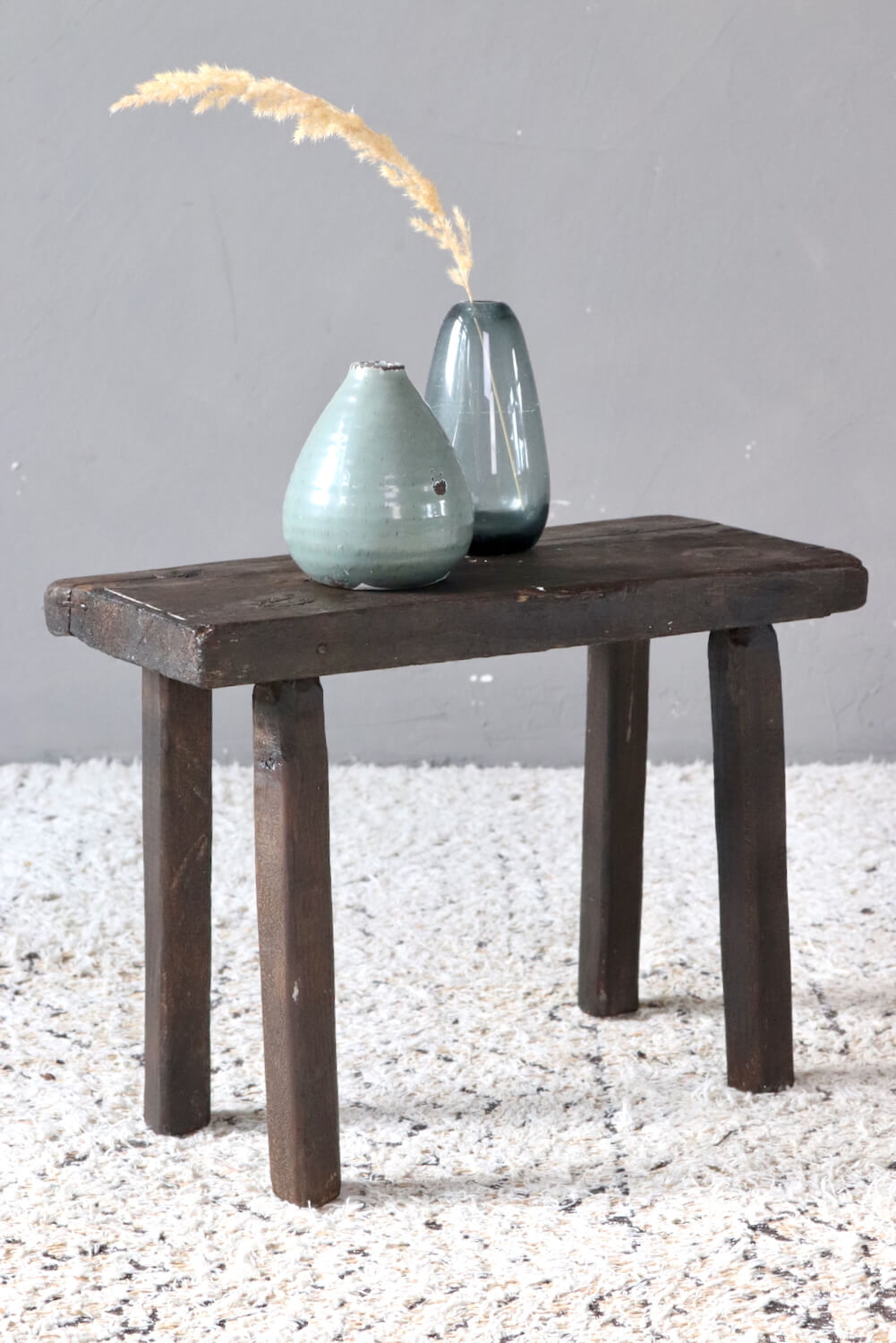 Alter Holzhocker dunkelbraun