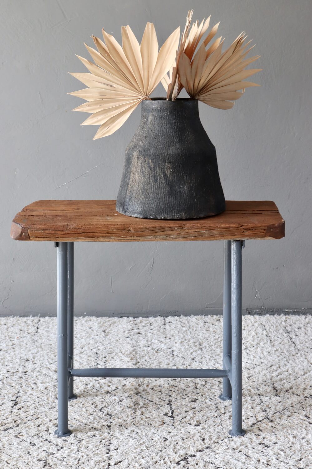 Vintage Hocker mit Metallgestell Vintage Hocker mit Metallgestell