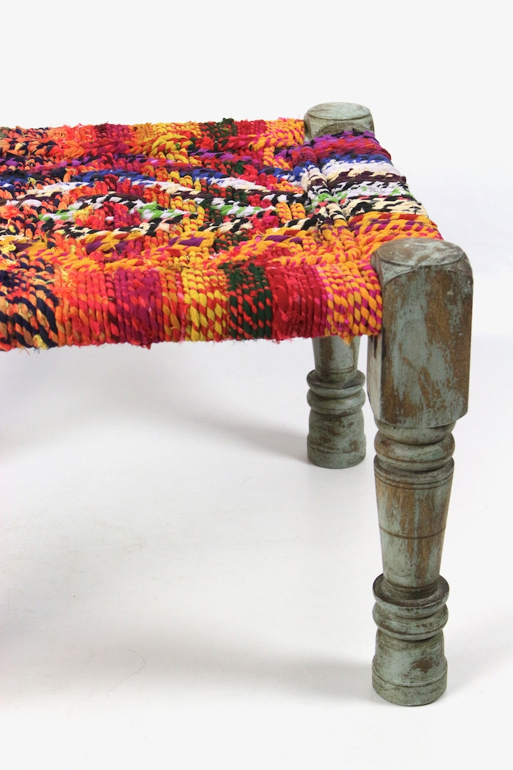 Bunter Hocker mit Stoff Geflecht Bunter Hocker mit Stoff Geflecht