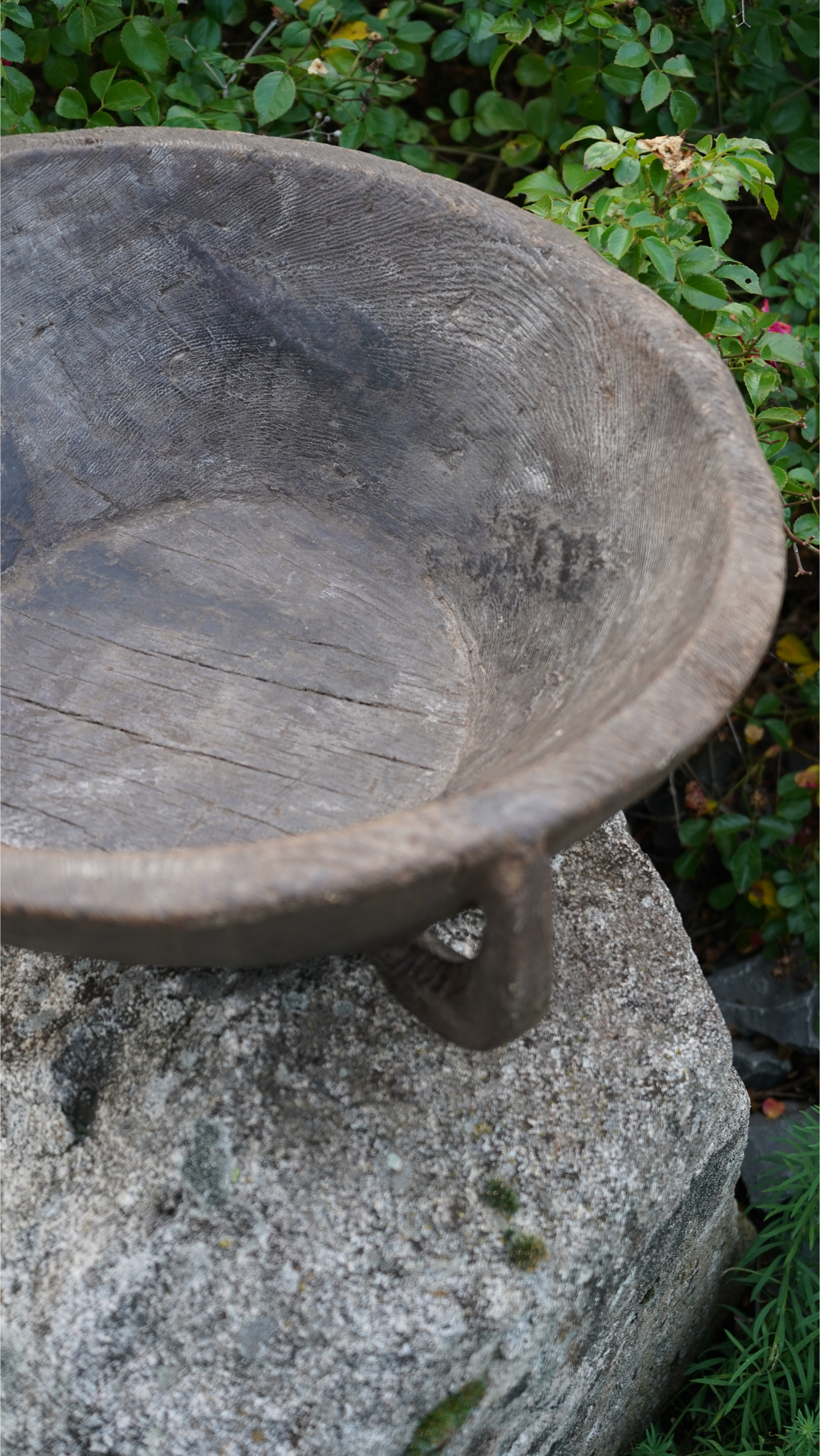 Große Vintage-Holzschale TERRA mit seitlichem Griff – 50 cm
