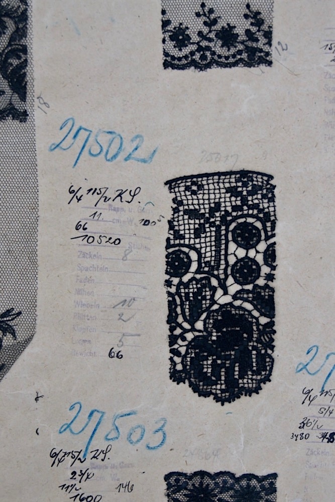 buch, alt, antik, musterbuch, spitzen, spitzenmuster, embroidery, sample, book, old, antique, ancient, antiquariat, bücher, antiquität Antikes Buch mit Spitzenmustern