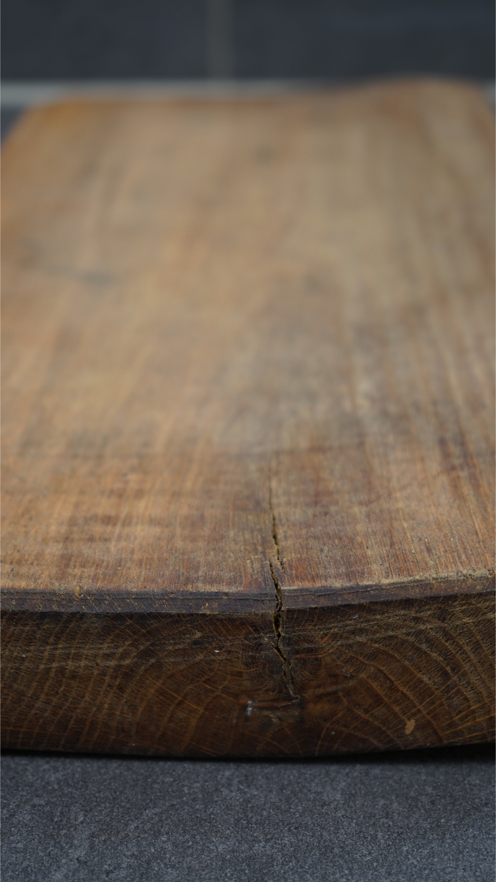 Antikes Holzbrett aus Massivholz