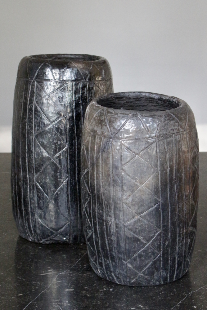 Schwarze Vase aus Keramik, 23xø15