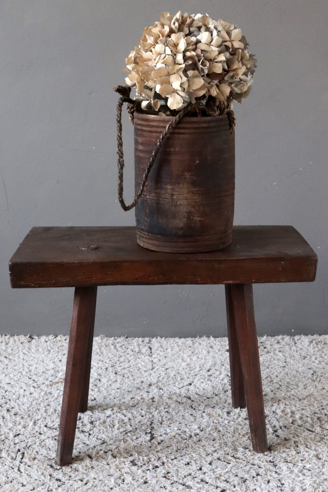 Alter Holzschemel rustikal