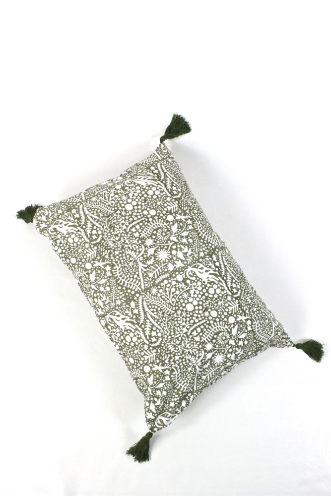 Kissen weiß olivgrün gemustert mit Bommeln Boho Kissen weiß olivgrün, 40x60