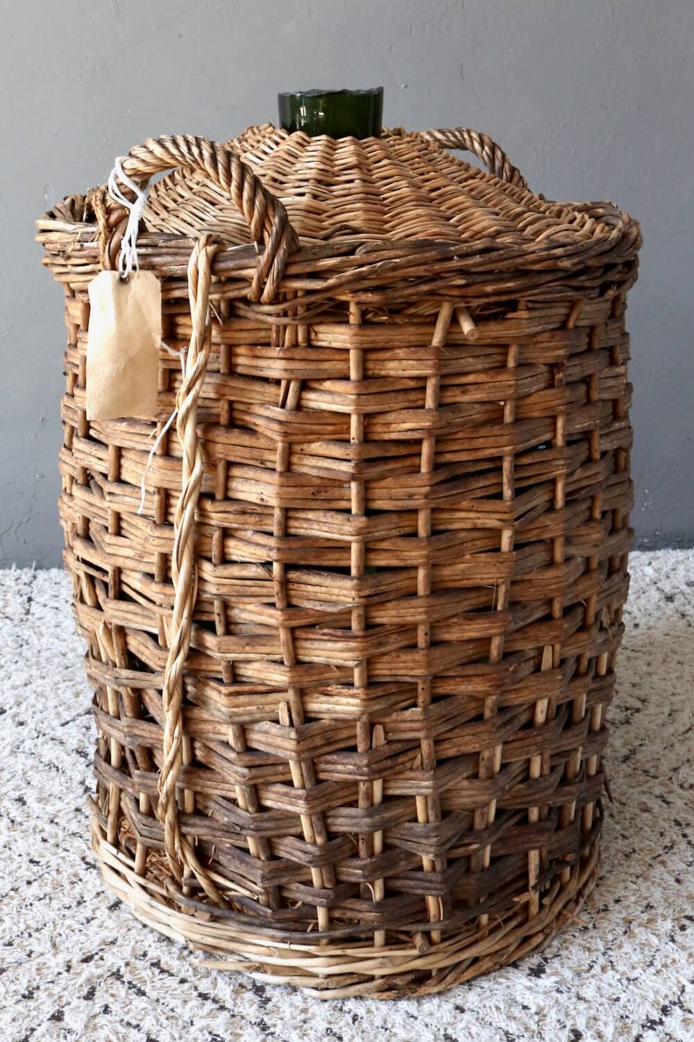 Großer Biedermeier Weinballon im Korb Großer Biedermeier Weinballon im Korb