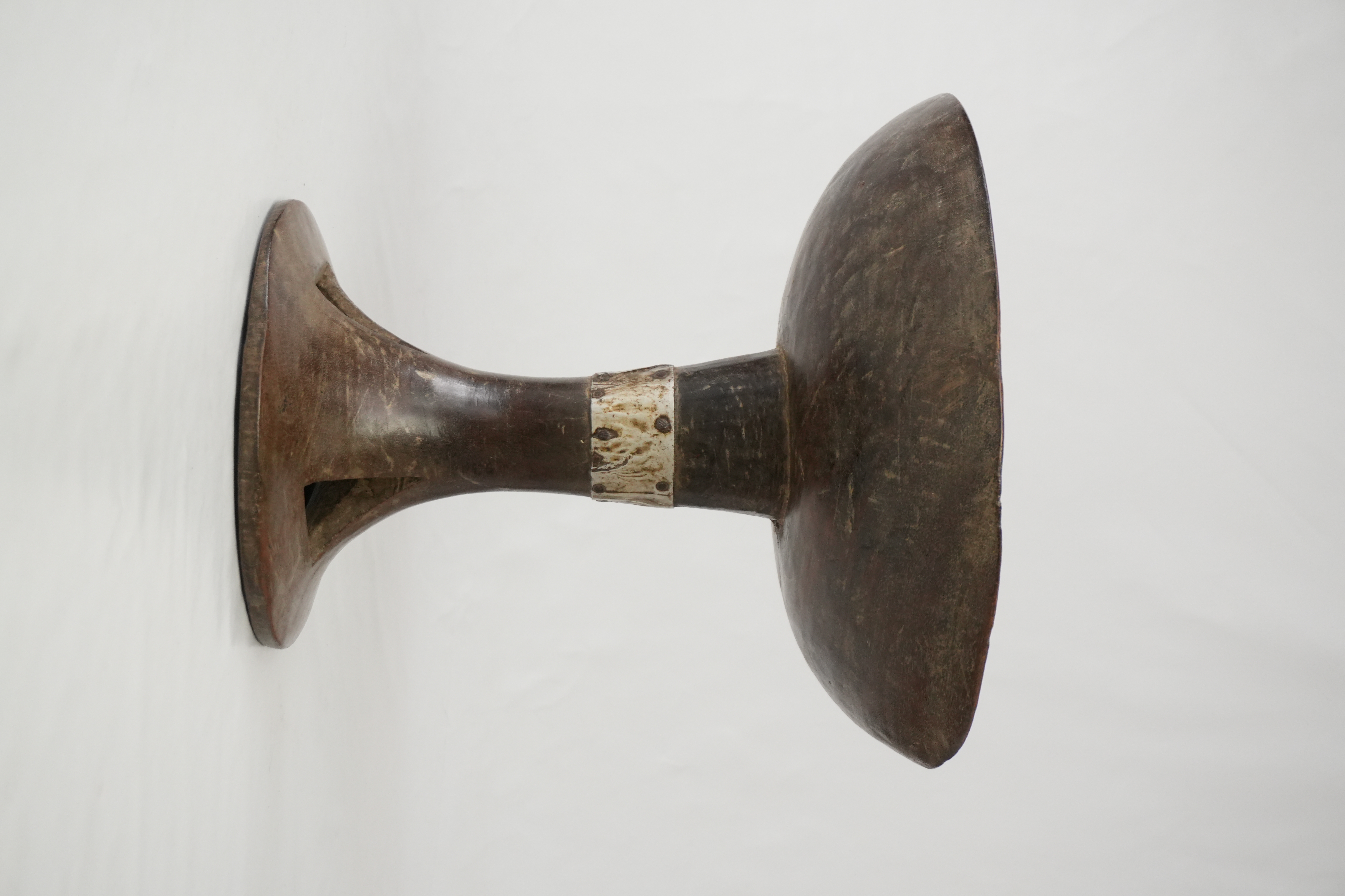 Holzschale auf Fuß Nagaland - Metallverziert