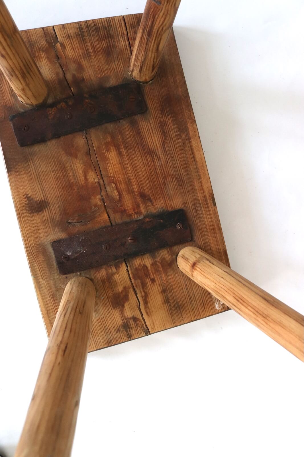 Alter Holzschemel rustikal