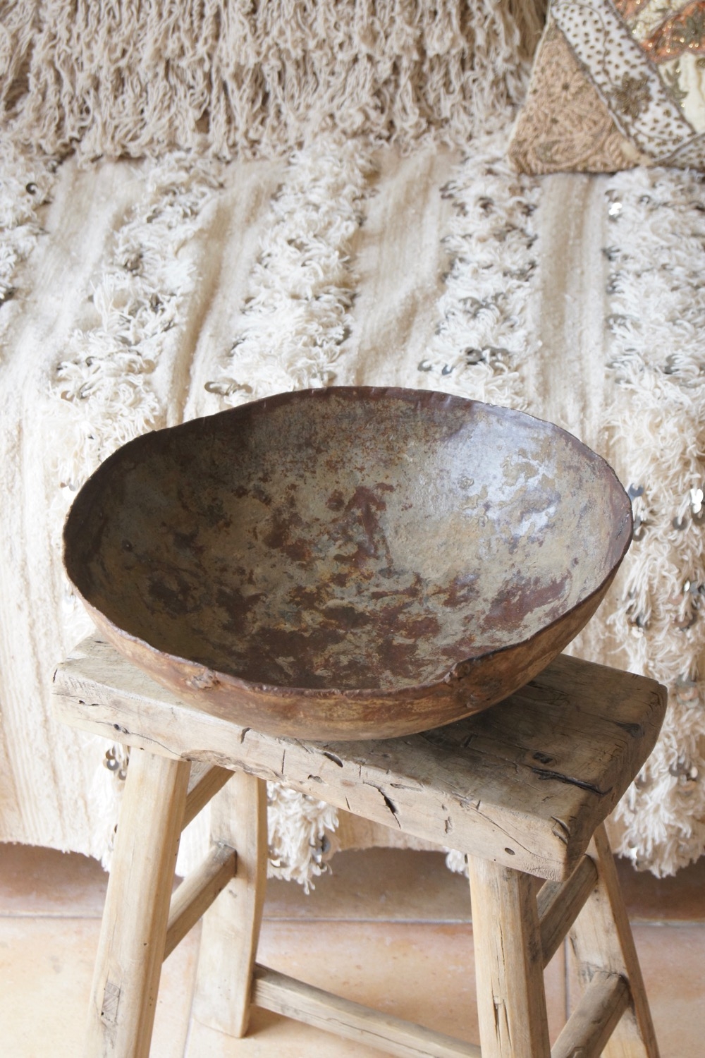 Vintage metal bowl India, Ø 40 cm