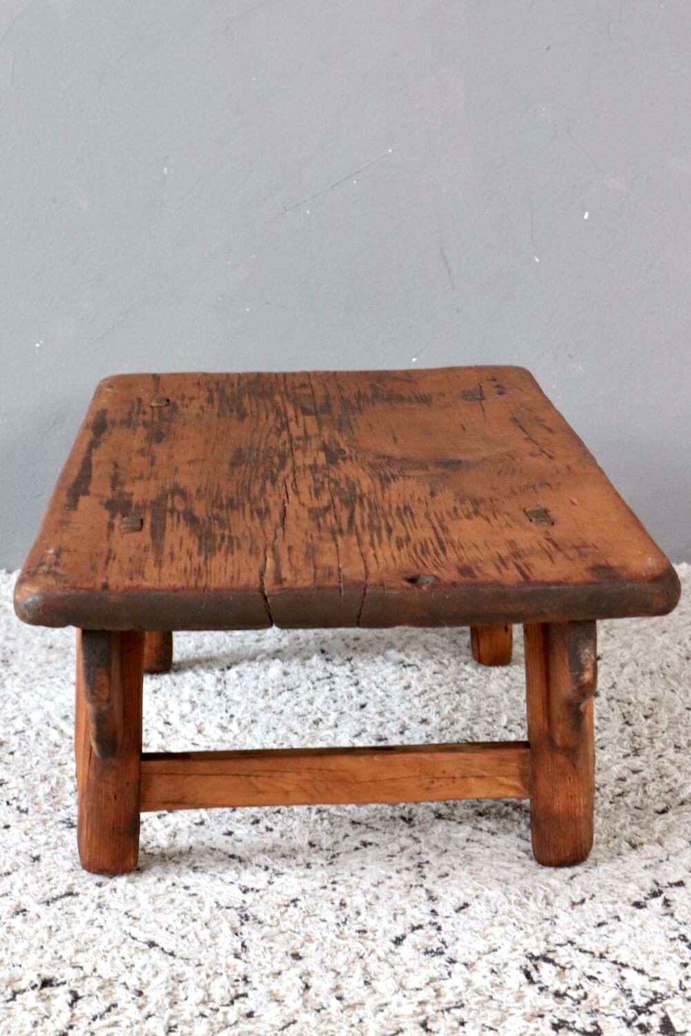 Small antique coffee table 26x76x41