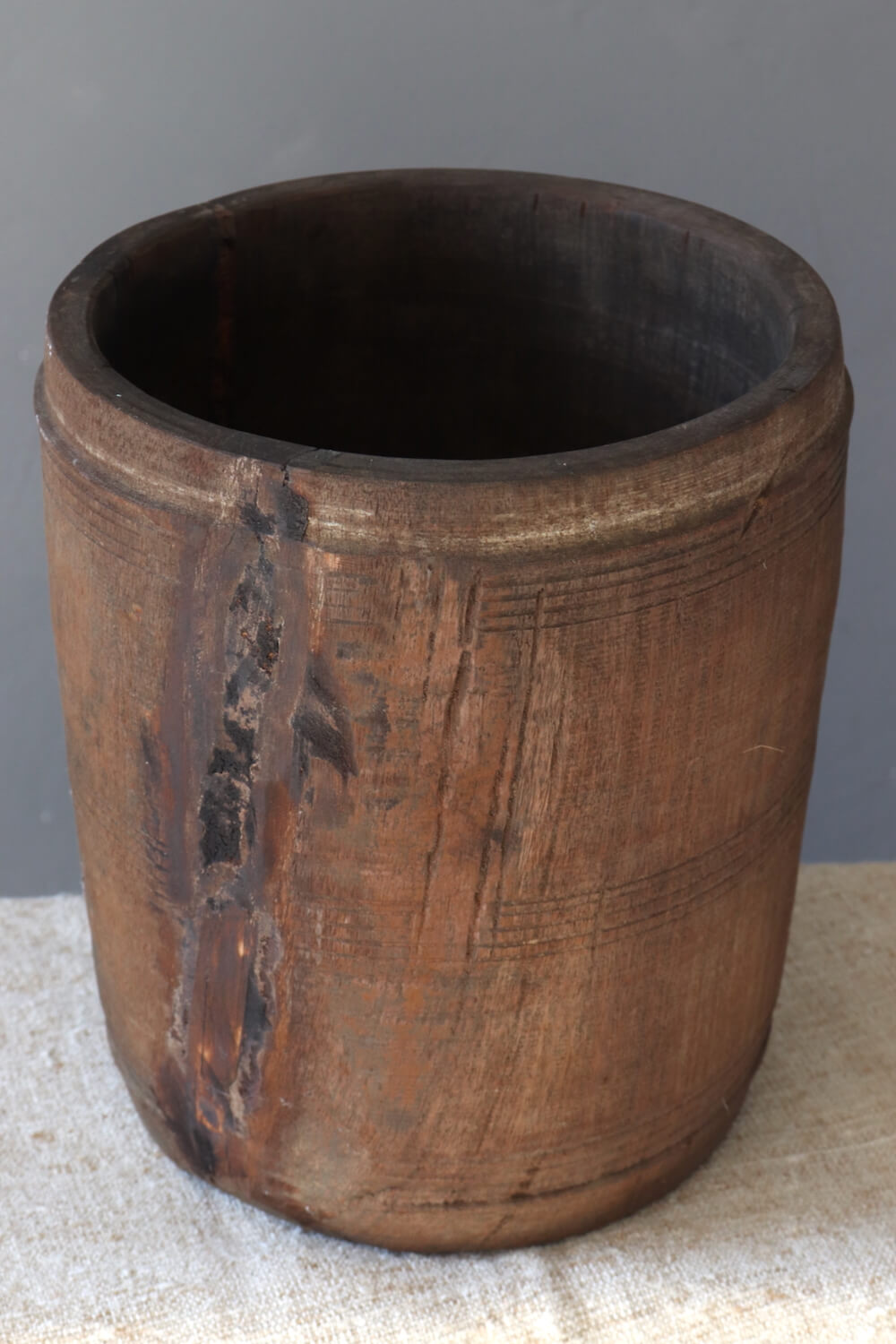 Hoher Holztopf antik 