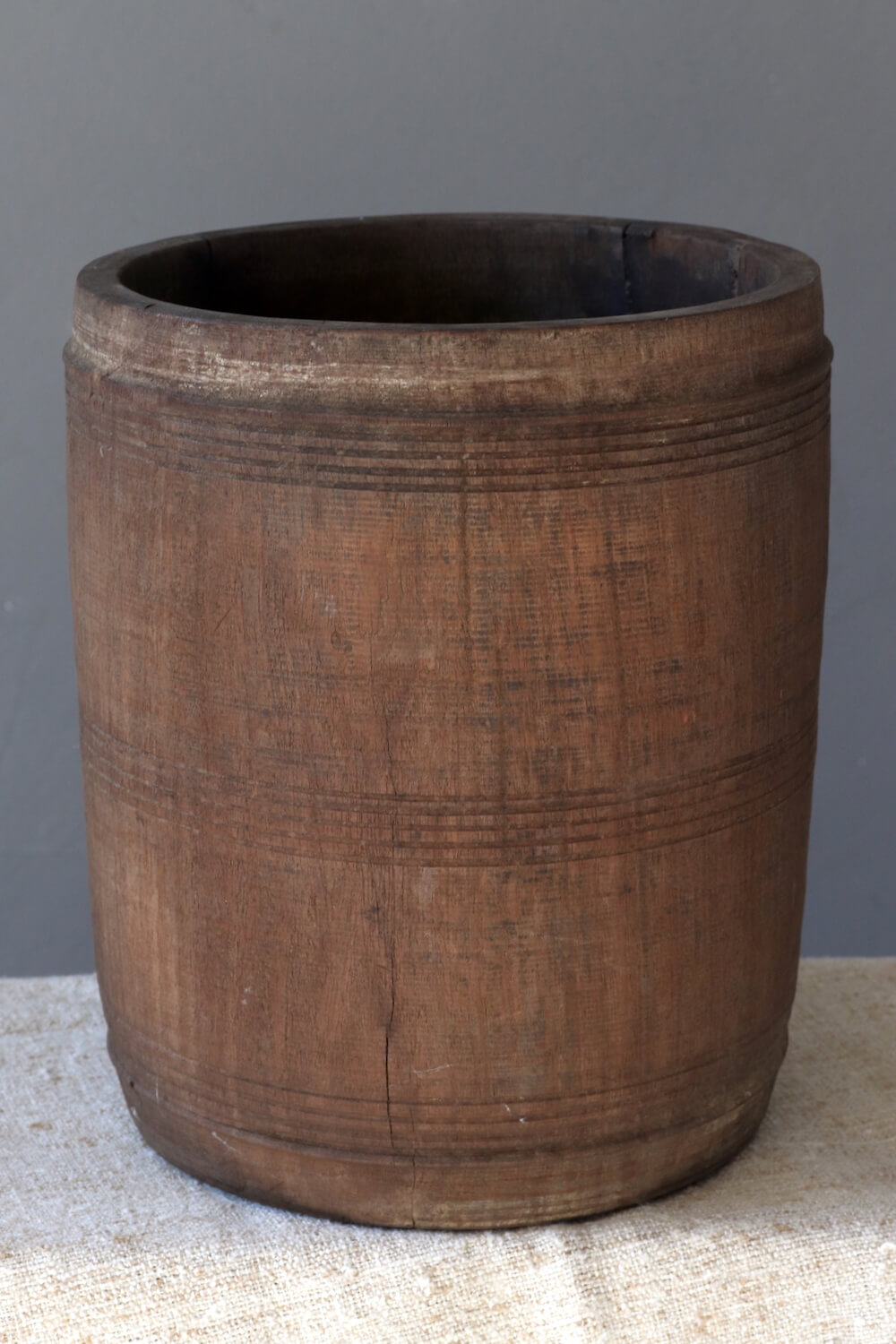 Hoher Holztopf antik 
