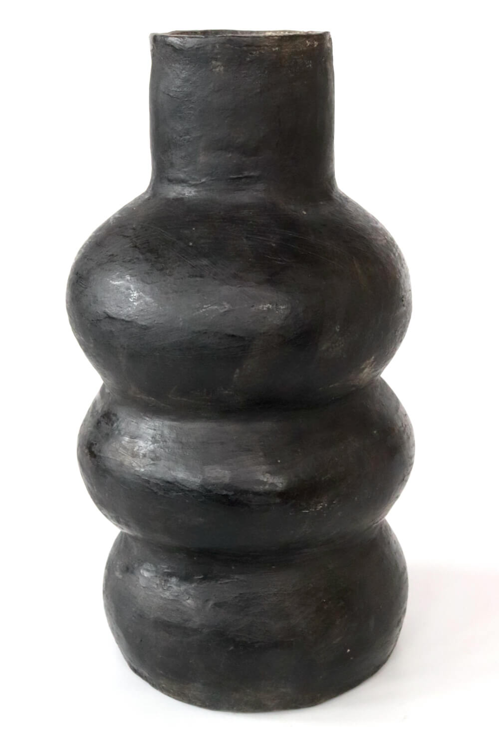 schwarze vase aus keramik