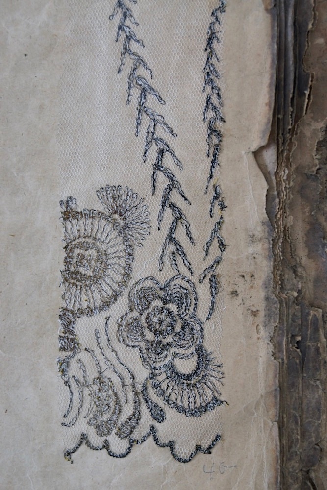 buch, alt, antik, musterbuch, spitzen, spitzenmuster, embroidery, sample, book, old, antique, ancient, antiquariat, bücher, antiquität Antikes Buch mit Spitzenmustern