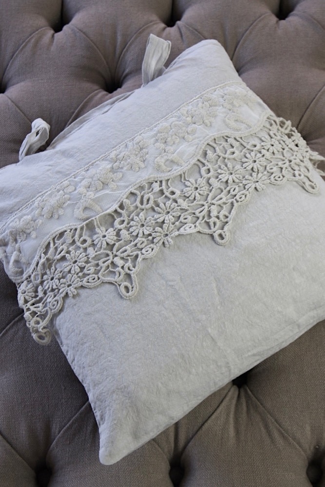 linen, cushion, laces, emroidery, grey, france, french, romantique, shabby chic, leinen, kissen, grau, spitzen, stickereien, romantisch, amandine de brevelay, rachel ashwell Leinenkissen mit Spitze, hellgrau, 40x40