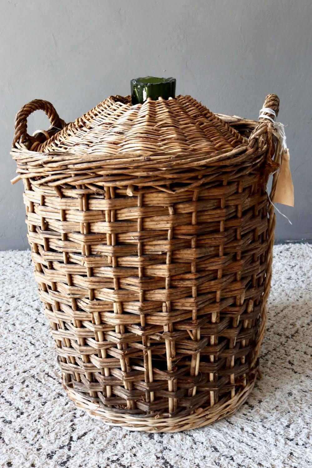 Großer Biedermeier Weinballon im Korb Großer Biedermeier Weinballon im Korb