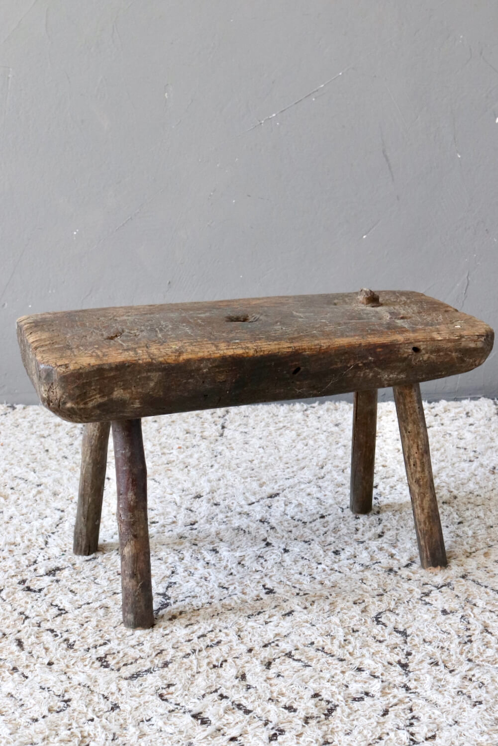 Alter Holzschemel rustikal