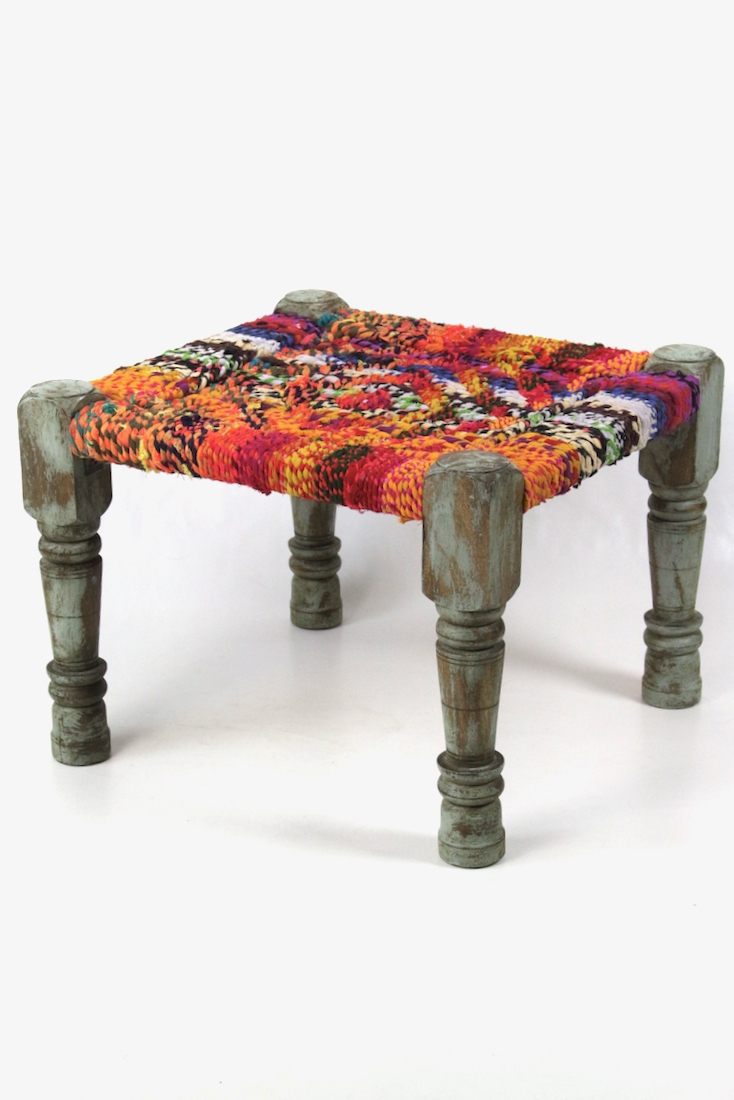 Bunter Hocker mit Stoff Geflecht Bunter Hocker mit Stoff Geflecht
