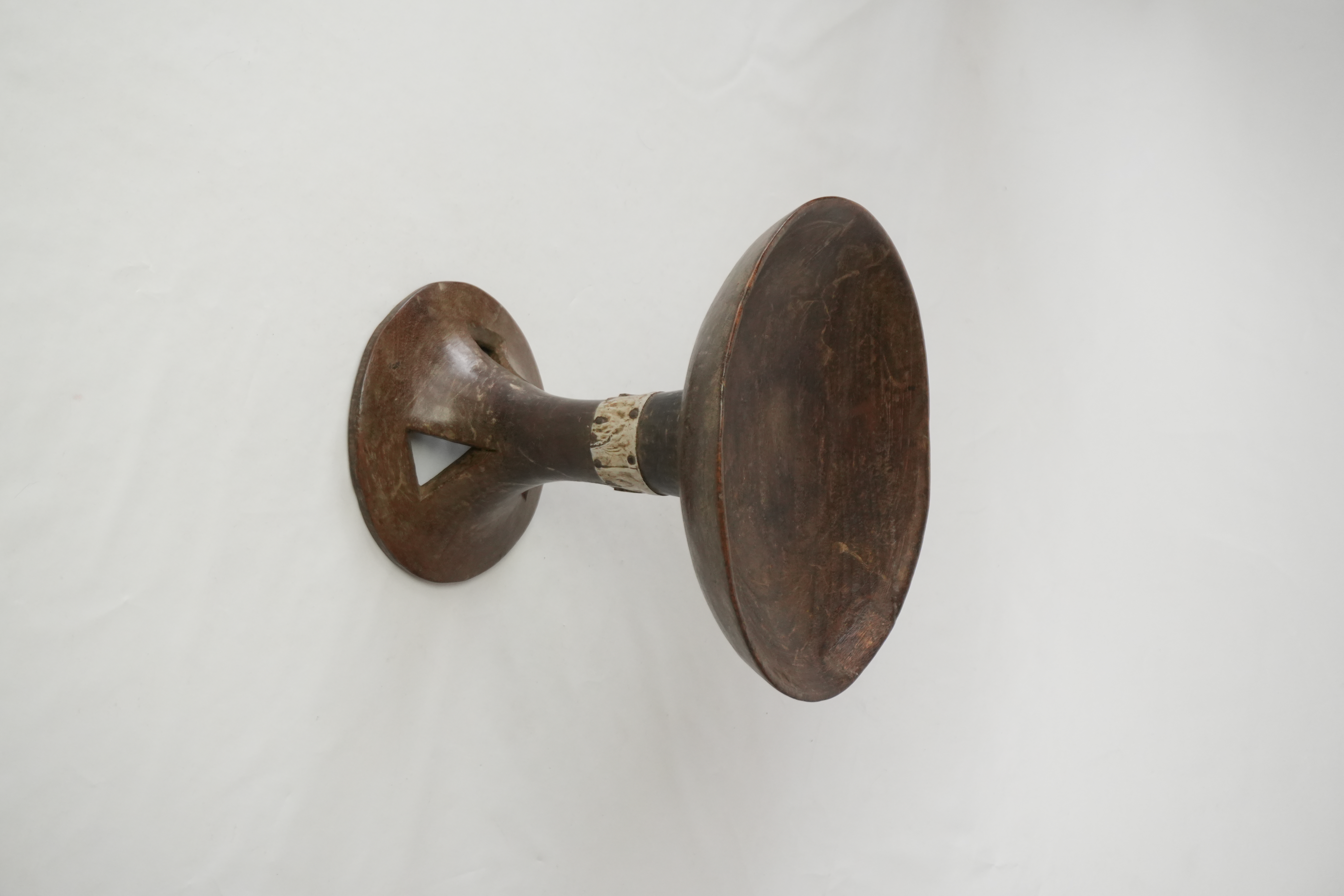 Holzschale auf Fuß Nagaland - Metallverziert