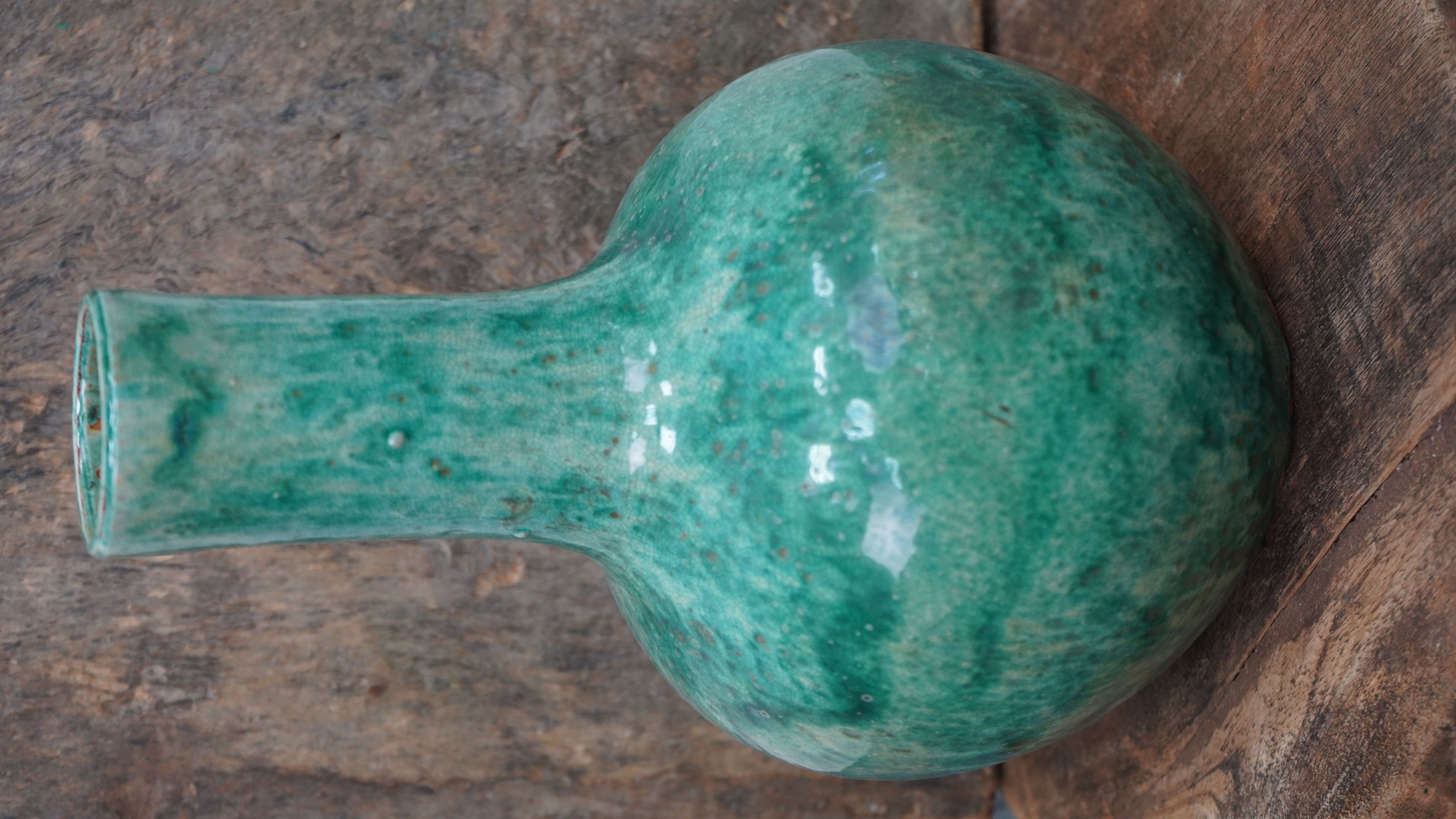 runde Porzellanvase mit Glasur türkisblau