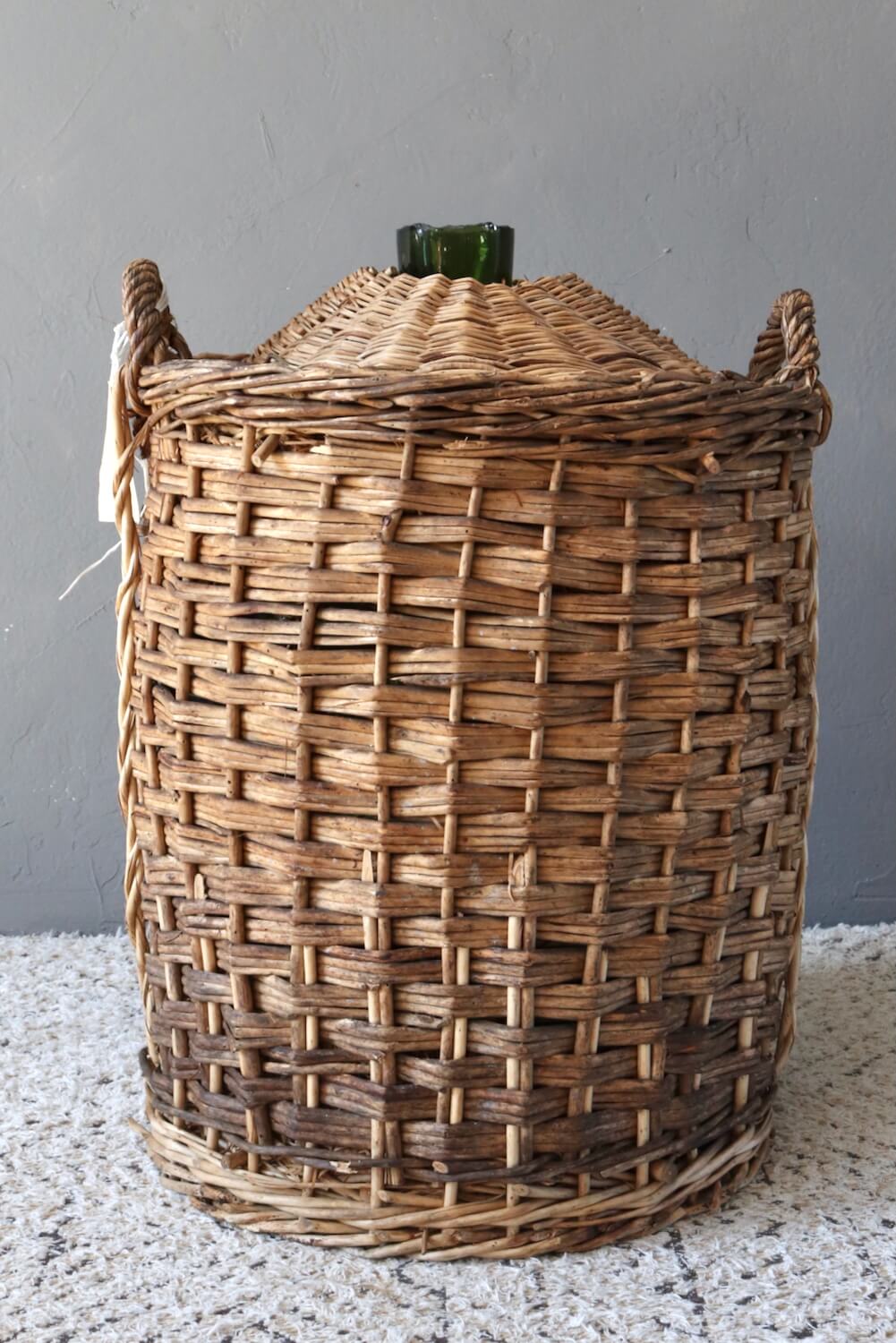 Großer Biedermeier Weinballon im Korb