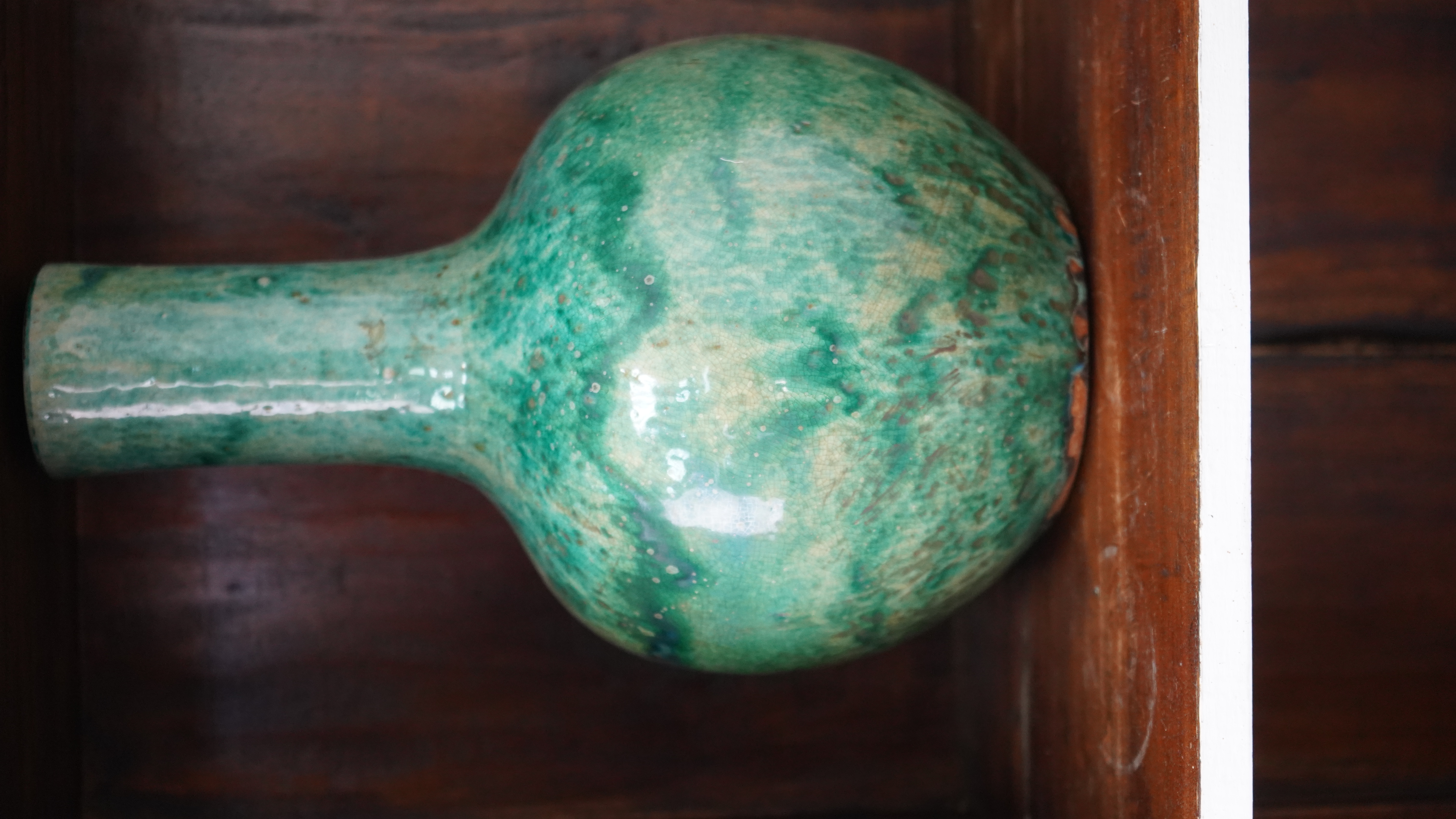 runde Porzellanvase mit Glasur türkisblau