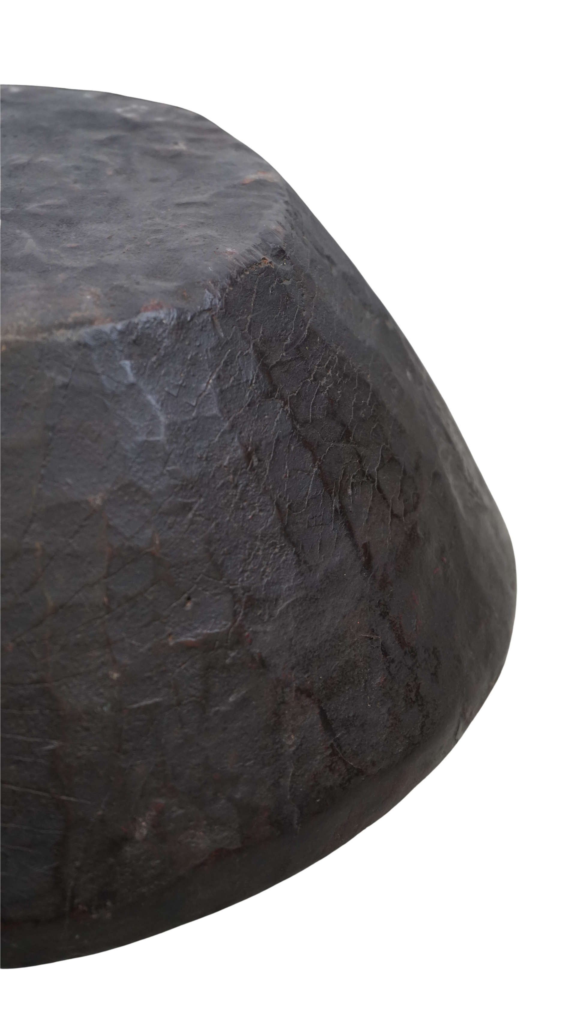 UMBRA – Monumentale Holzschale mit tiefdunkler Patina und archaischem Charakter