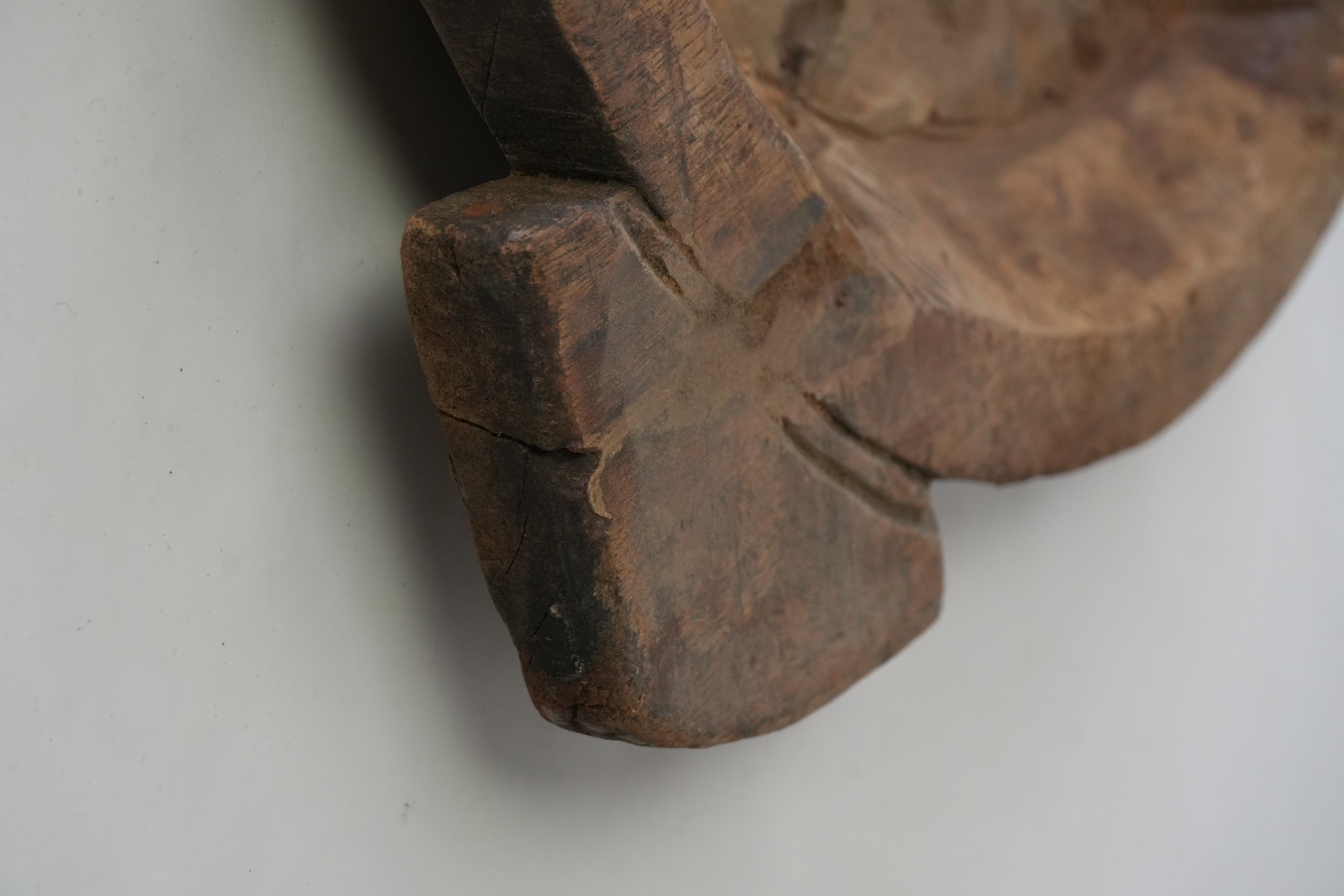 Holzschale antik mit Griff Indien Ø 44 cm