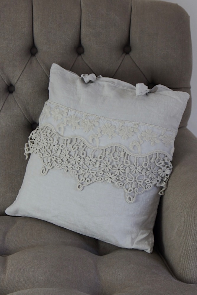 linen, cushion, laces, emroidery, white, france, french, romantique, shabby chic, leinen, kissen, weiss, spitzen, stickereien, romantisch, amandine de brevelay, rachel ashwell Leinenkissen mit Spitze, hellgrau, 40x40