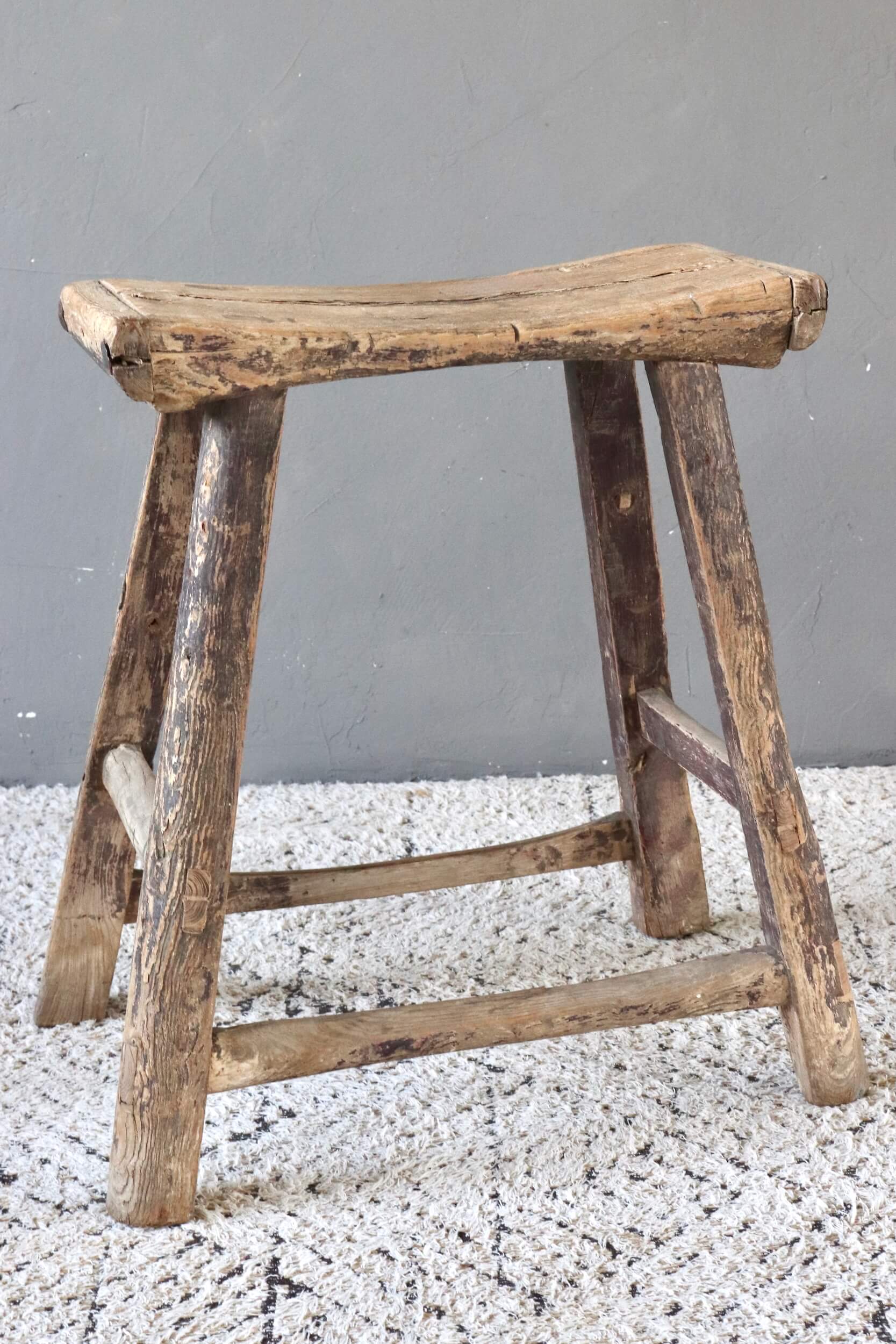 Holzhocker antik Wabi Sabi
