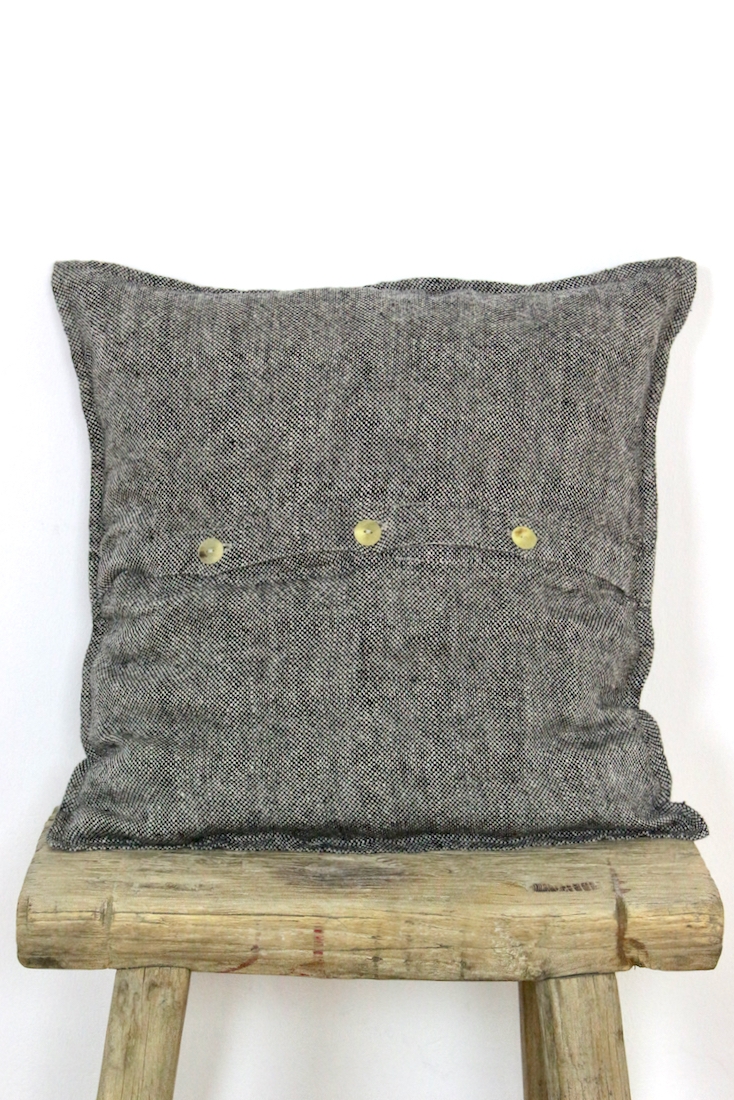 cushion cover linen with buttons, leinen kissen grob schwarz weiß meliert Leinenkissen beige schwarz meliert, 45x45