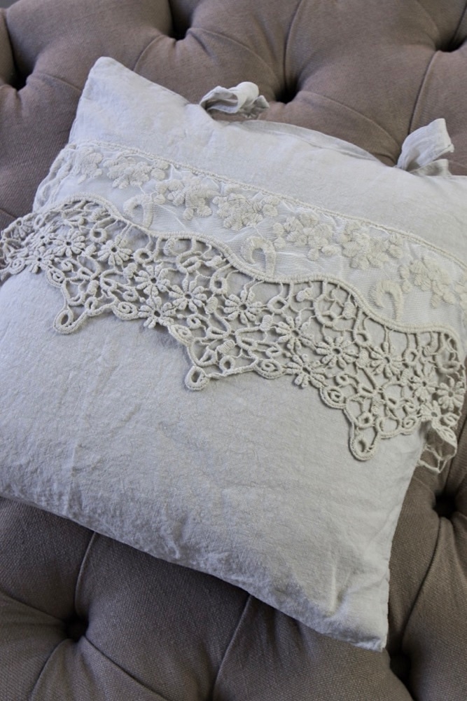 linen, cushion, laces, emroidery, grey, france, french, romantique, shabby chic, leinen, kissen, grau, spitzen, stickereien, romantisch, amandine de brevelay, rachel ashwell Leinenkissen mit Spitze, hellgrau, 40x40